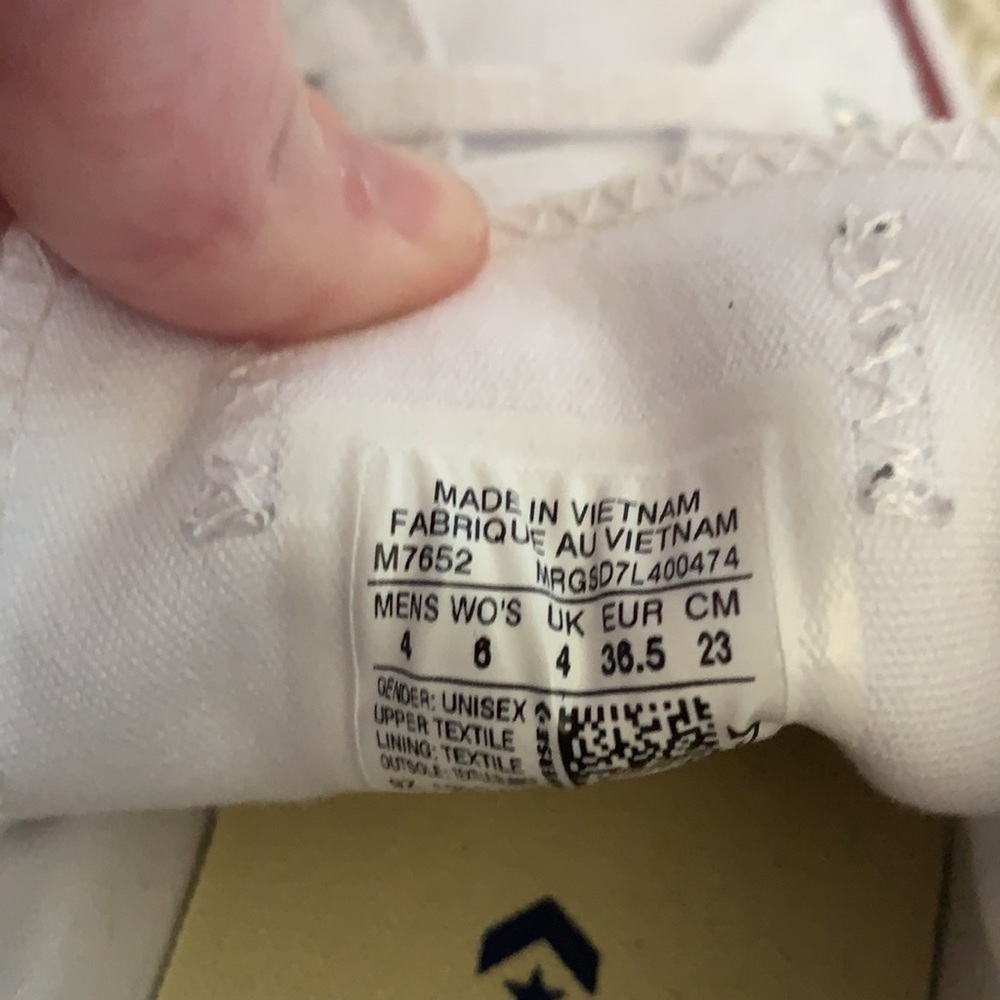 White converse - Picture 4 of 4